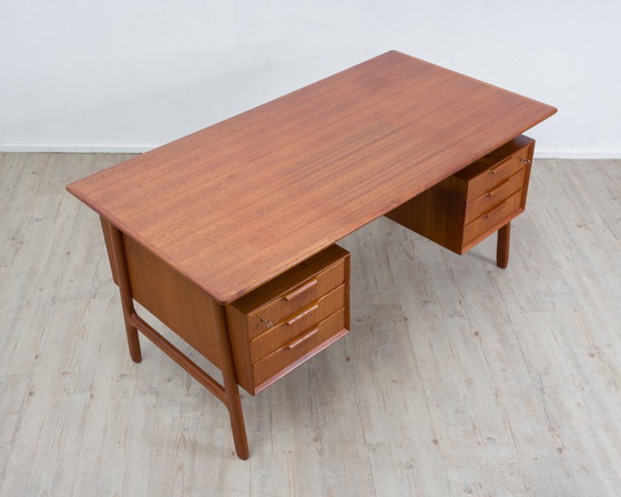 Image 1 of Deens teakhouten bureau van Omann Jr., model 75