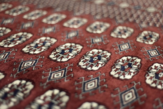 Image 1 of Roter handgewebter Orientteppich aus Bokhara, 1960er Jahre