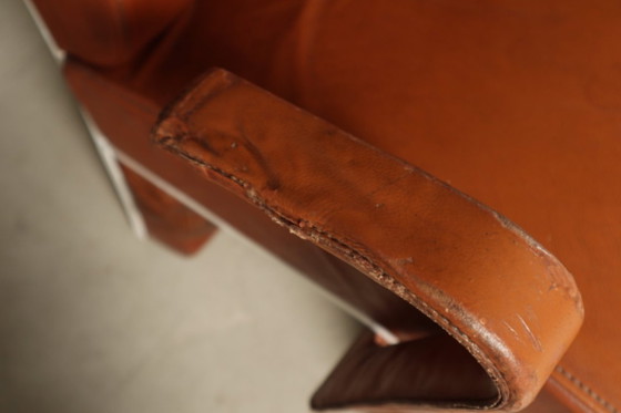 Pair of sculptural cognac leather armchairs, 1970s – Metal (photo 15 of 15)
