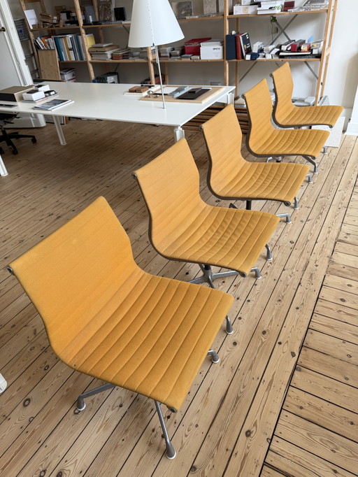 5x Herman Miller Eames ea102 in Vintage Gelb