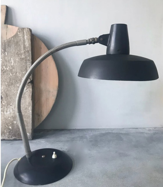 Image 1 of INDUSTRIELE BUREAULAMP jaren 60 van het merk Sis