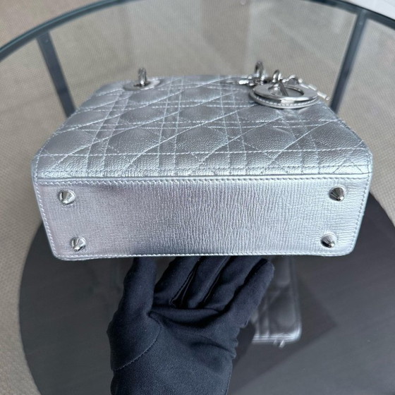 Image 1 of DIOR DONNA PICCOLO - PELLE DI VITELLO METALLIZZATA CANNAGE, ARGENTO, FERRAMENTA ARGENTO