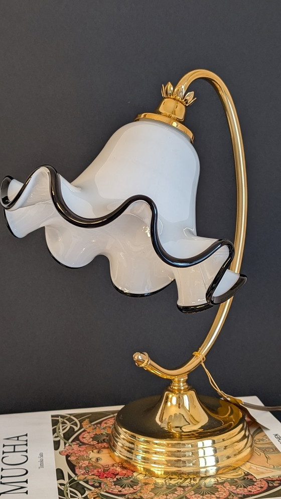 Image 1 of Lampada da Tavolo Vintage Italiana, Vetro Bianco con Bordo Nero, Ottone Bagnato in Oro 24 kt, New Old Stock