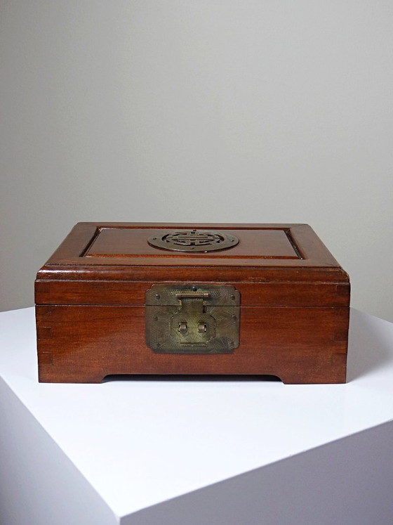 Image 1 of Scatola portagioie cinese vintage in legno, decorazione Shou con rame patinato, 1970-1980