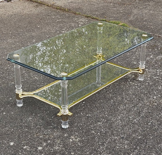 Image 1 of Italienischer schwerer zweistöckiger Couchtisch aus Lucite, Tommaso Barbi, Regency-Stil, 80er Jahre