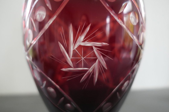 Image 1 of Jarrón antiguo de cristal rojo rubí de Bohemia
