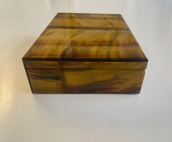Image 1 of Schatulle aus Tigerauge mit Roten und grünen Einschmelzungen 