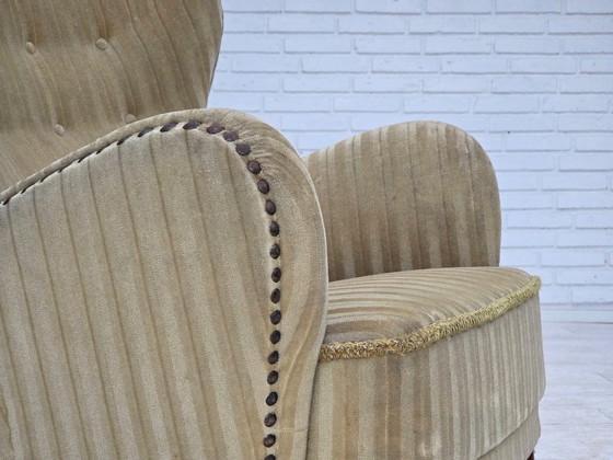 Image 1 of Dänischer Sessel aus den 1960er Jahren, hellgrüner Möbelveloursbezug, Buchenholz.