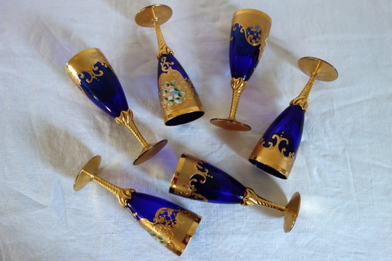 12 flûtes verre de Murano bleu cobalt et or mid century, Verres et carafes (photo 5 sur 12)