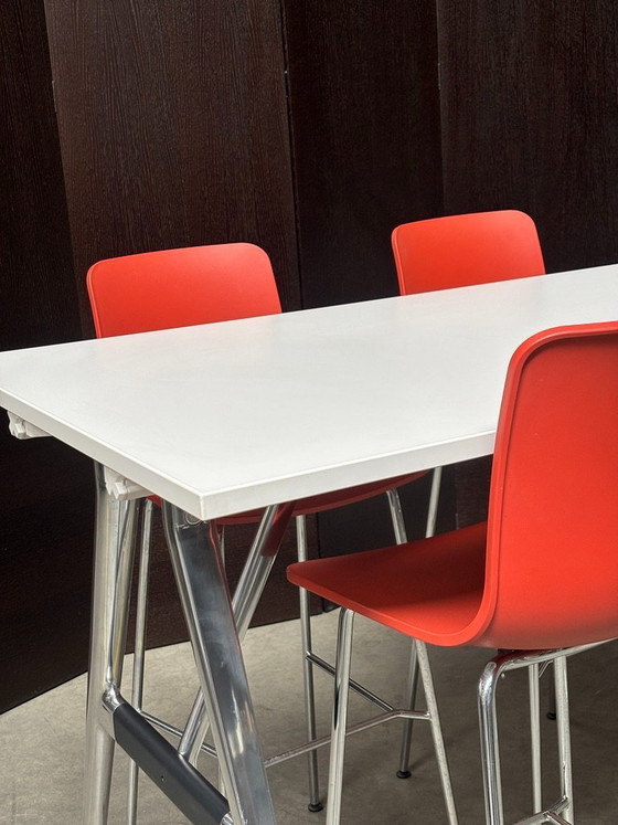 Image 1 of Vitra hoge tafel 160 cm