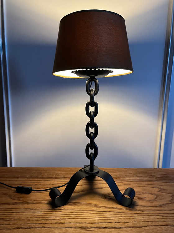 Image 1 of Grote Vintage Brutalist Smeedijzeren Tafellamp