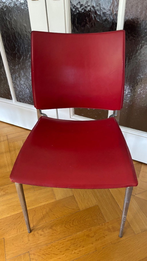 Rote Stühle aus feinem Leder:  Desalto "Sand" Designer: Pocci & Dondoli