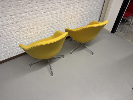 Image 1 of 2x HAY  Loungefauteuil - Geel, Draaibaar, Aluminium Onderste