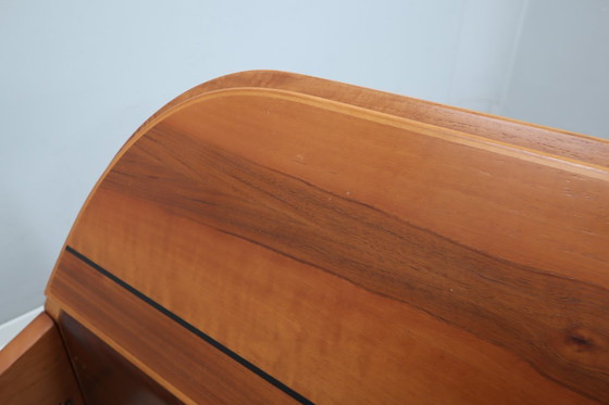 Image 1 of Italiaans bedframe uit de jaren 70 van gebogen walnotenhout met opbergruimte in het hoofdeinde.