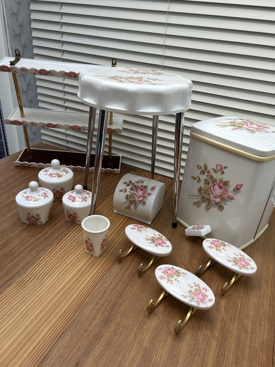 Image 1 of GILAC bathroom set