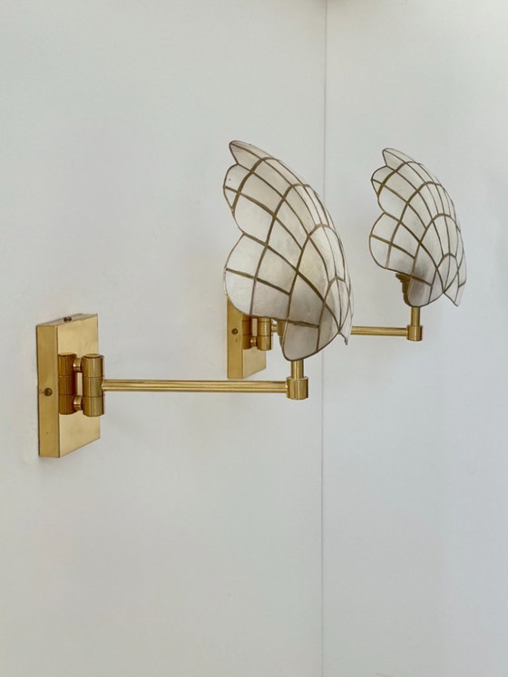 Image 1 of Paire d'appliques vintage orientable, laiton et nacre, France 1980