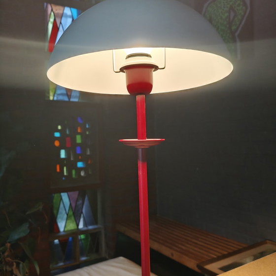 Image 1 of Italienische postmoderne Tischleuchte von AF Cinquanta – Burgunderrot & Weiß, Memphis-Stil