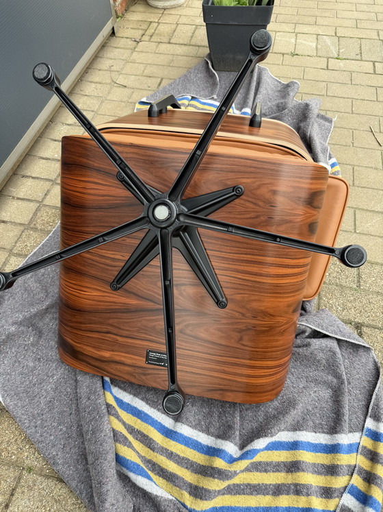 Image 1 of Poltrona lounge Vitra Eames XL + poggiapiedi, in pregiata pelle nera e palissandro Santos. NUOVA!!