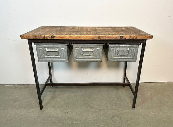 Image 1 of Table de travail industrielle à trois tiroirs en fer, années 1960