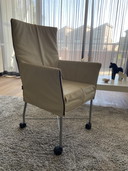 2 fauteuils Montis à roulettes beiges