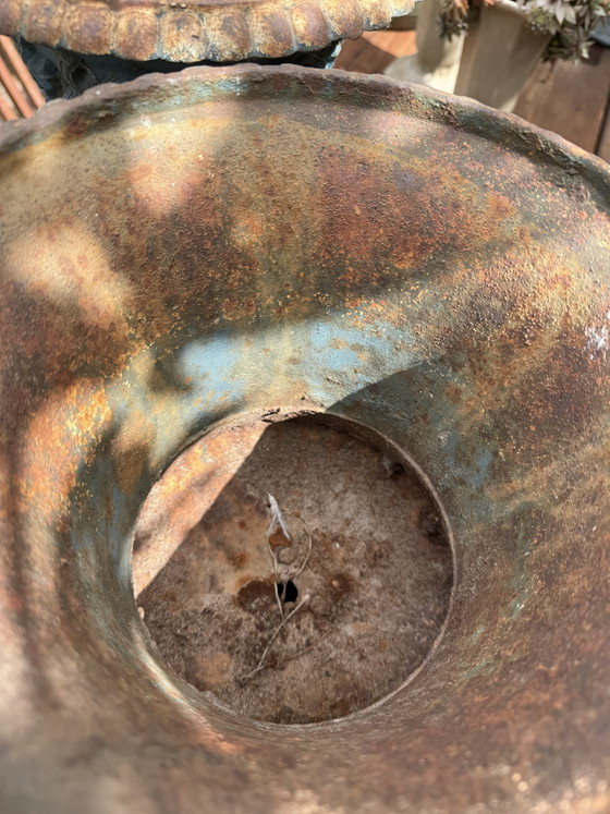 2 Antieke Tuinvazen – Decoratieve objecten, Iron (photo 5 of 13)