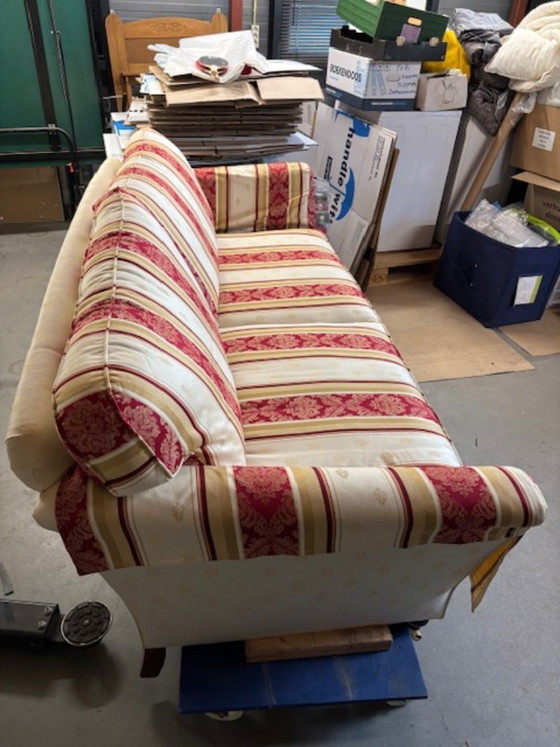 Image 1 of Divano a 3 posti, 2 poltrone e pouf, realizzati a mano in stile inglese.