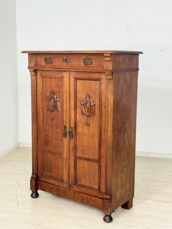 Image 1 of Meuble vertiko ancien de style Gründerzeit (fin du XIXe siècle), meuble de salon, meuble d'entrée, armoire à linge, vers 1900