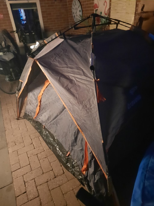 Nieuwe tent nooit gebruikt is overbodig 