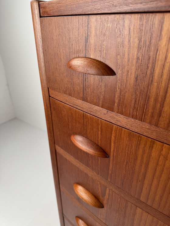 Image 1 of Deense teakhouten commode met sleutel – elegante opbergkast in mid-century stijl