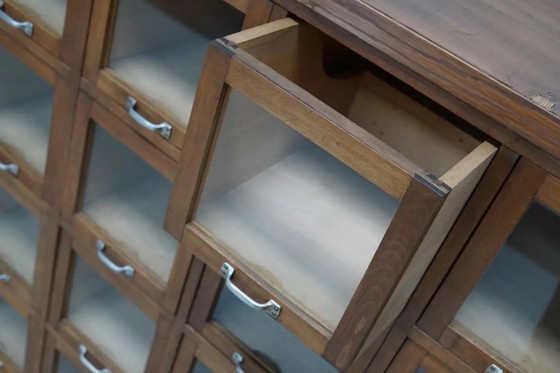 Image 1 of Großer, antiker deutscher Kurzwarenschrank/Vitrinenschrank aus Buchenholz, 1950er Jahre