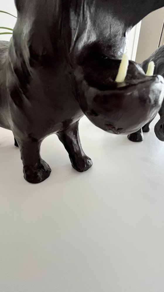 Image 1 of Set di due statue di animali vintage in pelle - Ippopotamo e Rinoceronte - nello stile di Omersa