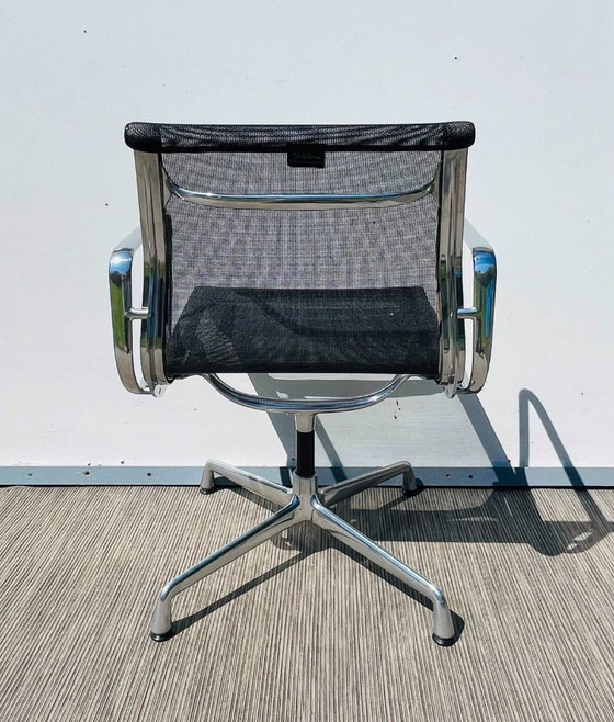 Image 1 of Paar van Vitra Eames Vintage Alu Group armstoelen