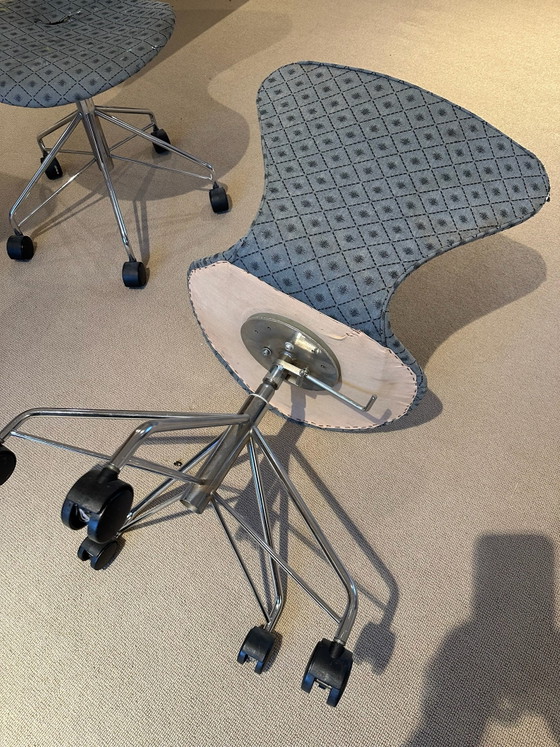 4 x Fritz Hansen Series 7 Chairs, Arne Jacobsen, Original Osborne & Little Fabric, Swivel chairs, Chrome (photo 10 of 15)