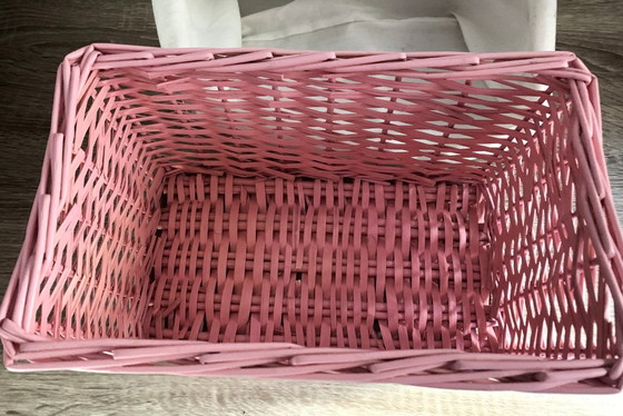 Image 1 of Großer rechteckiger Korb aus rosa Weide und besticktem Canvas