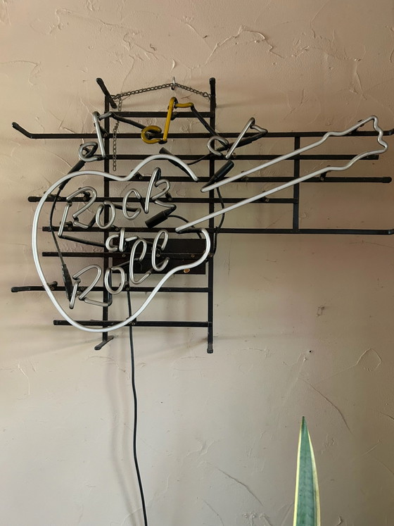 Neon zu verkaufen – Wandleuchten, Glas, Metall (photo 4 of 5)