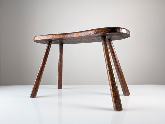 Banco rústico de madera tallada a mano con tablero orgánico de forma irregular, década de 1940. – Wood (photo 5 of 9)