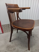Stoel met armleuningen in Thonet-stijl
