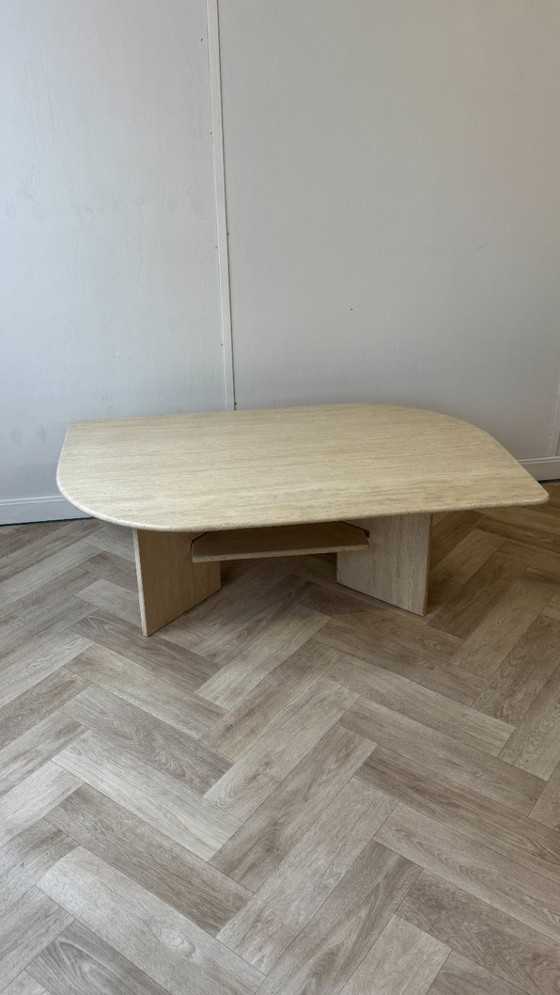 Image 1 of Mesa de travertino en forma de lágrima