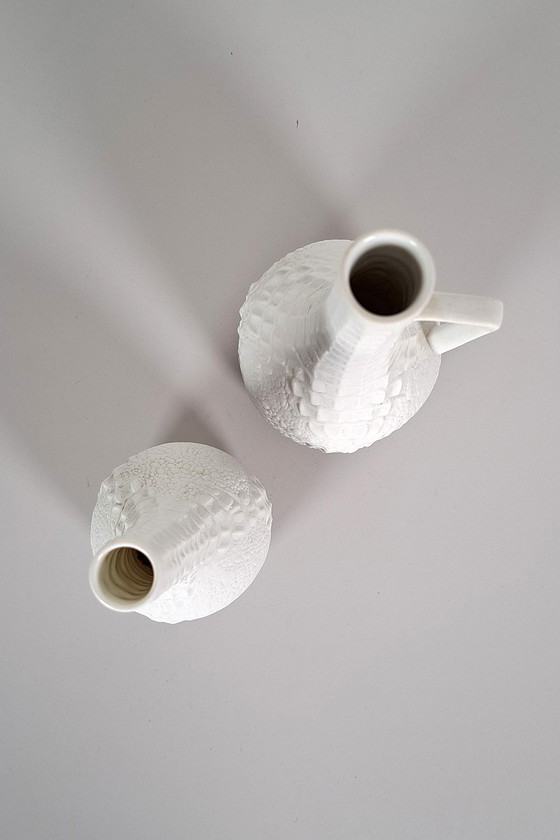 Image 1 of Paire de vases en porcelaine biscuit