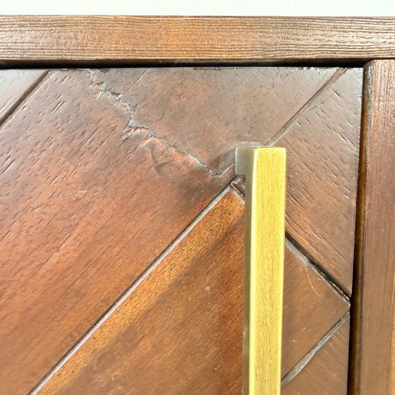 Credenza/mobile TV Dutchbone Class – Legno di acacia con venature a spina di pesce e ottone anticato (photo 8 of 12)