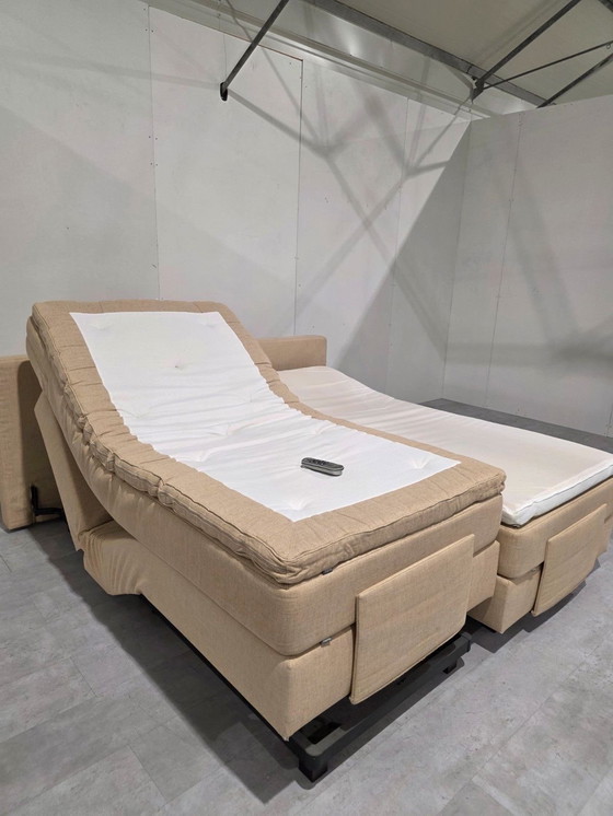 Image 1 of Auping Kiruna, Luxe Boxspring, volledig Electrisch , wireless bedieningen, 2-motorig, incl nette Auping matrassen +toppers