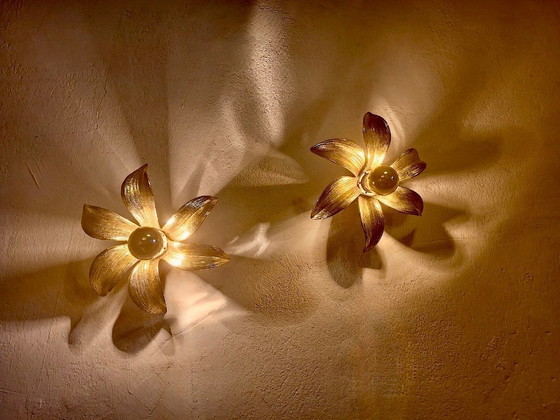 Image 1 of Par de apliques de pared de latón macizo con forma orgánica, de mediados de siglo, década de 1970.
