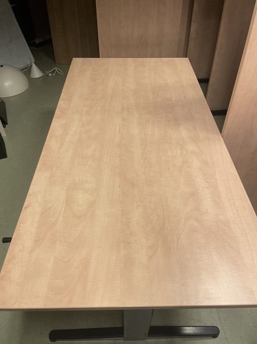 16 scrivanie da ufficio regolabili in altezza di alta qualità