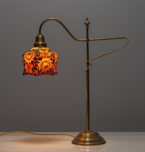 Image 1 of Lampadario con paralume in vetro, anni '20