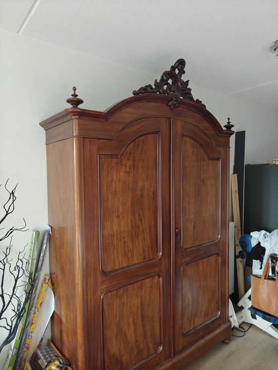 Image 1 of Mobile antico con ornamento