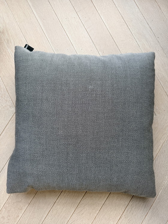 Image 1 of Hay, donkergrijs bouclé kussen