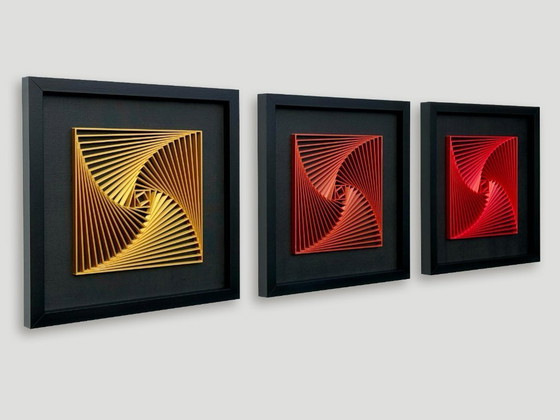 Image 1 of 3D-gedrucktes geometrisches Spiralkunstwerk – Seiden-PLA auf Leinwand – Gerahmte, limitierte Auflage (2026)