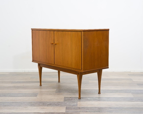 Image 1 of 60er Jahre,Zweitürige Kommode/Sideboard in Nussbaum