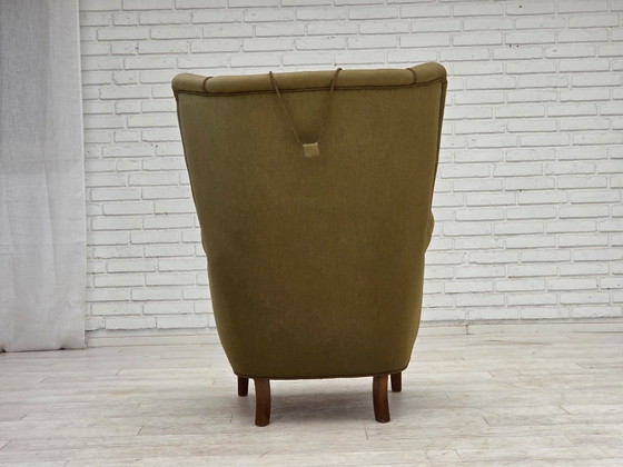 Image 1 of Sillón danés de respaldo alto de la década de 1960, tapizado original en lana verde.