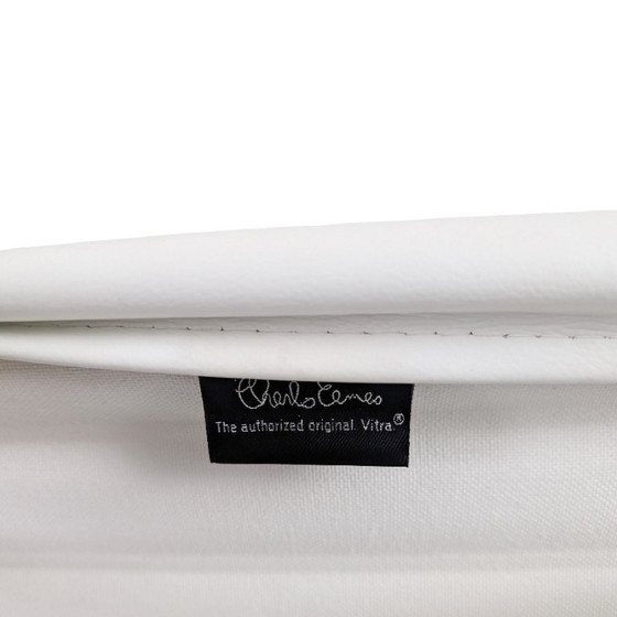 Image 1 of Sedia originale Vitra Charles & Ray Eames EA 108, in pelle, bianco/crema
